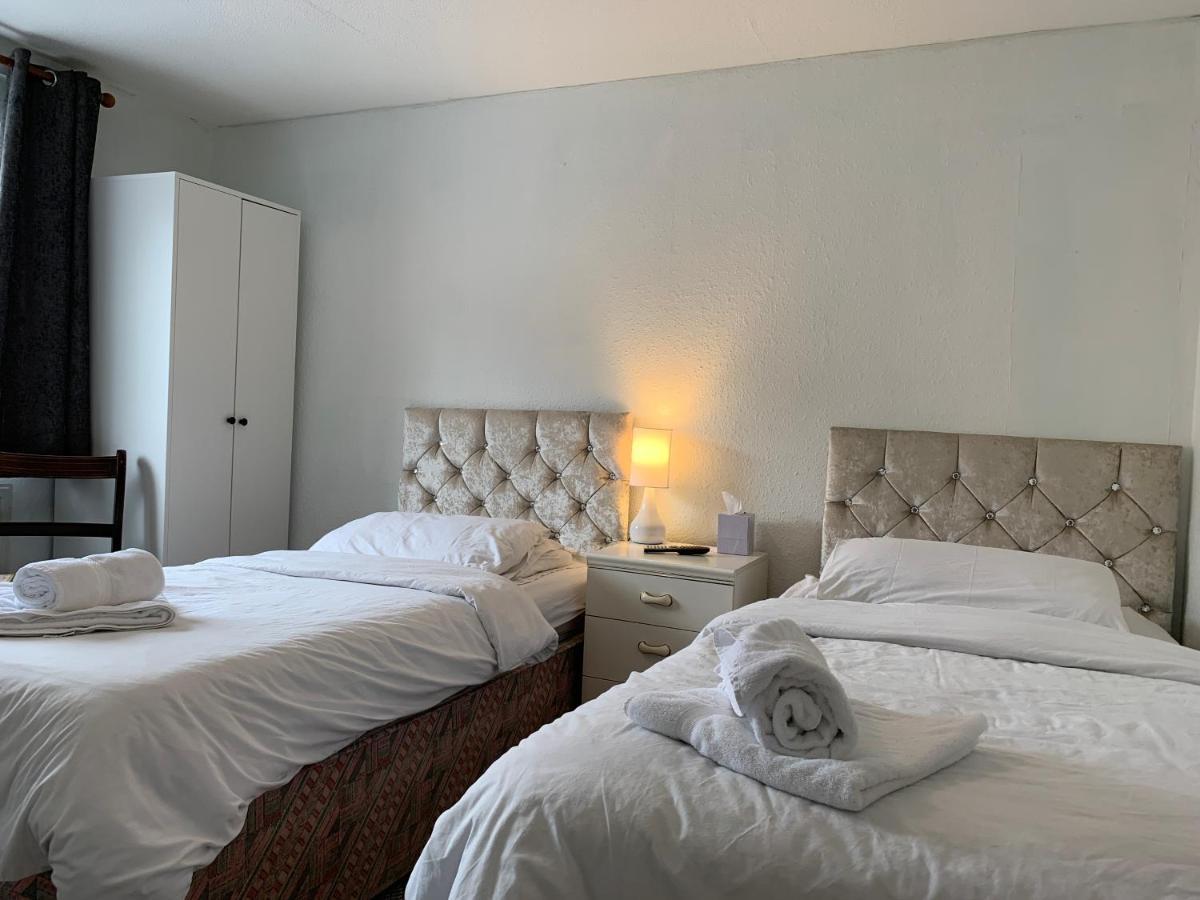 Standard Twin Room with Shared Bathroom