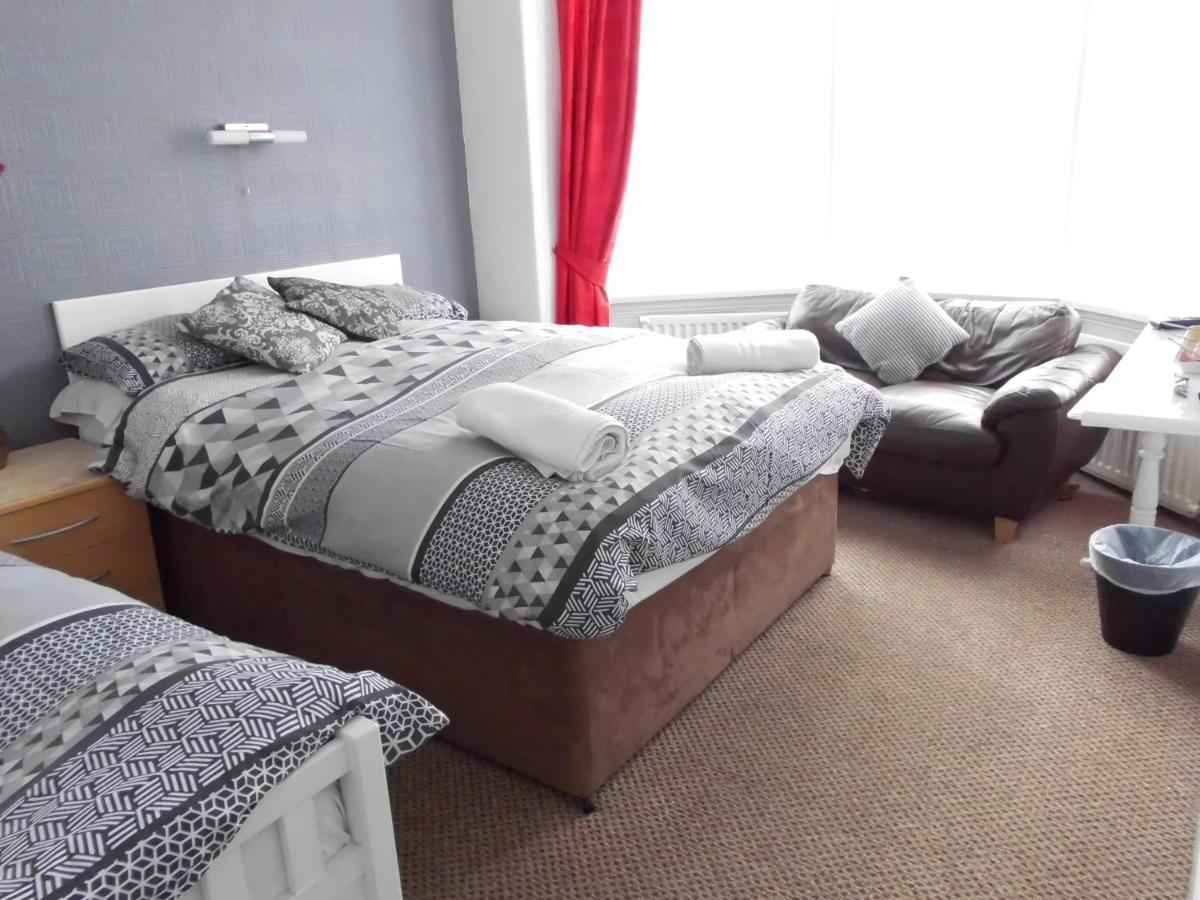 Family Room,25214049:JPEG