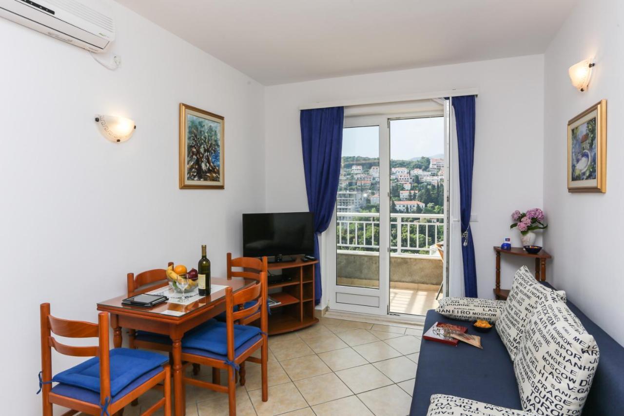 One Bedroom Apartment with Balcony and Sea View