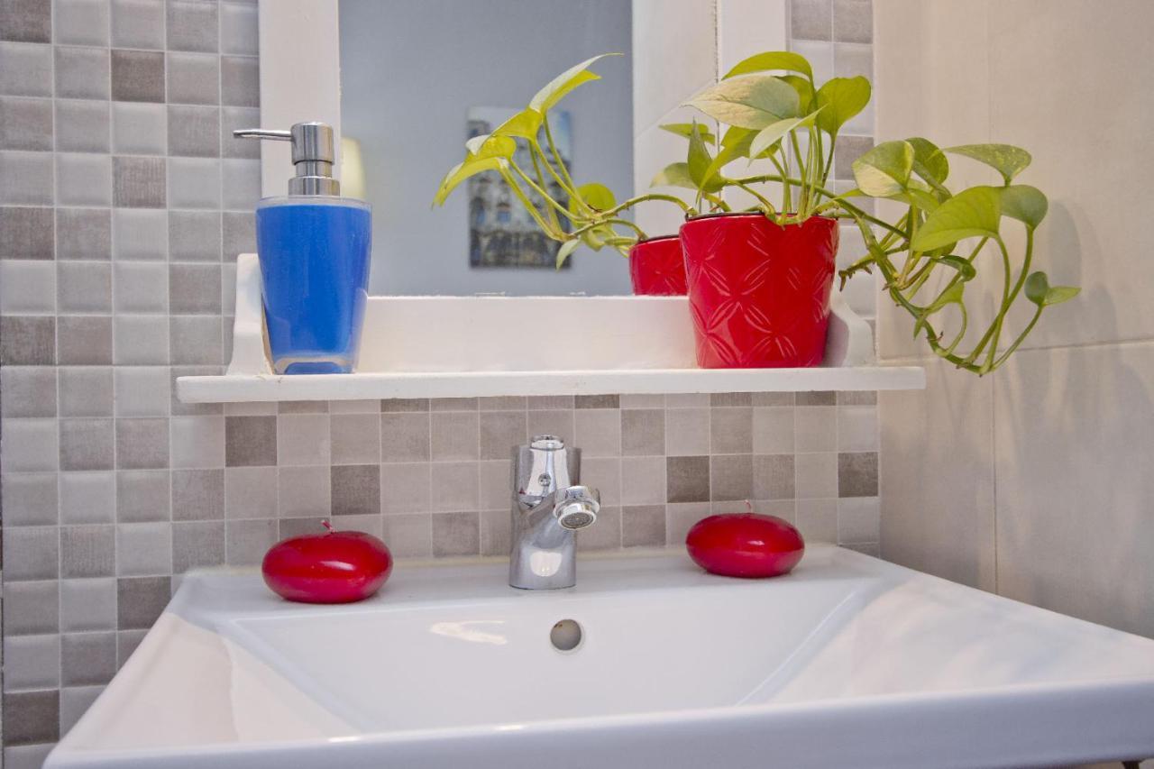 Single Room with Private External Bathroom