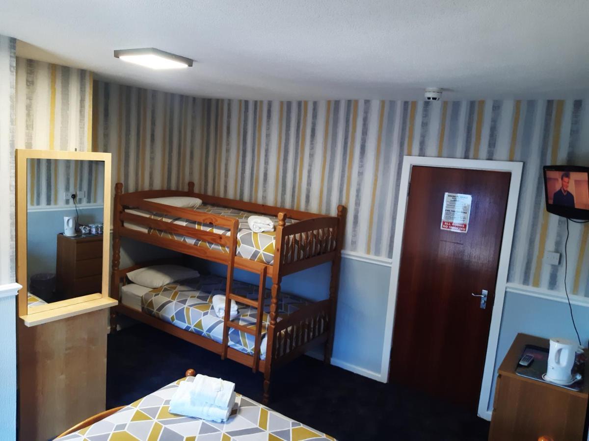 Family Room (2 Adults + 2 Children)