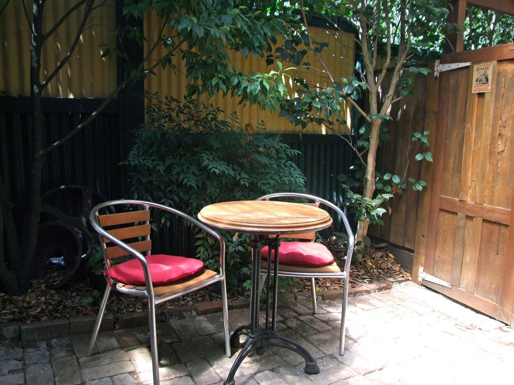 Queen Room with Courtyard