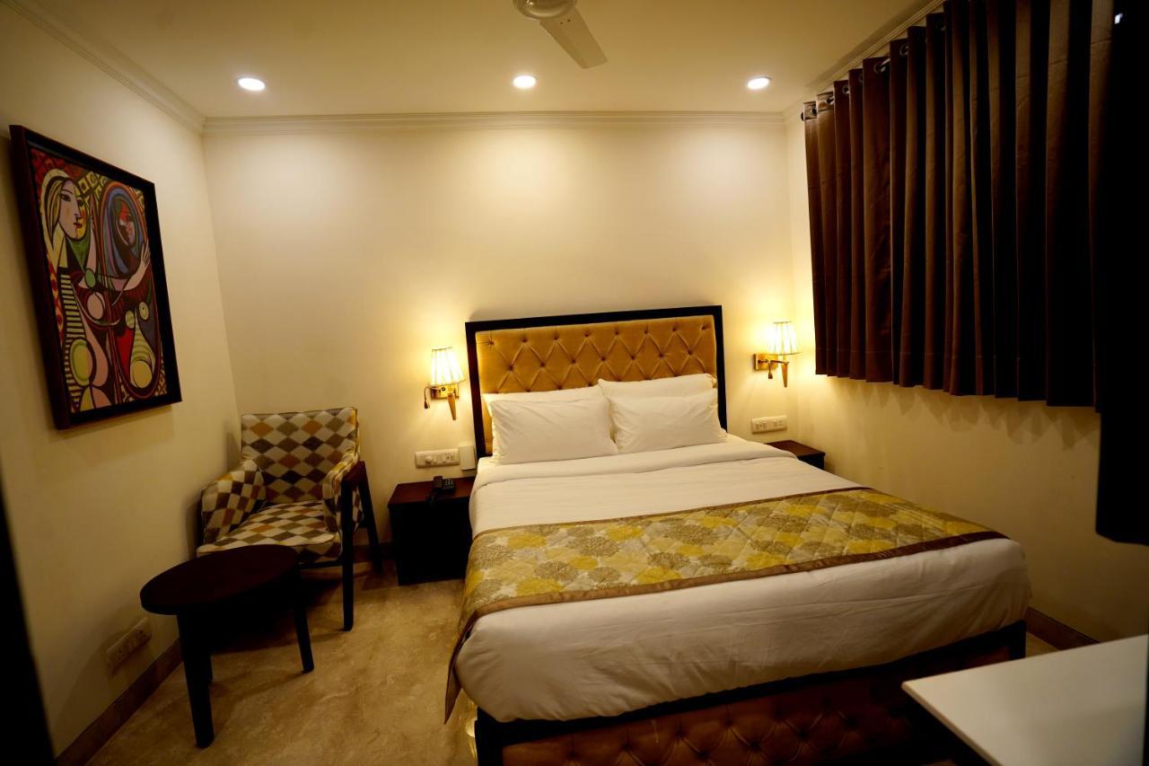 Deluxe Queen Room