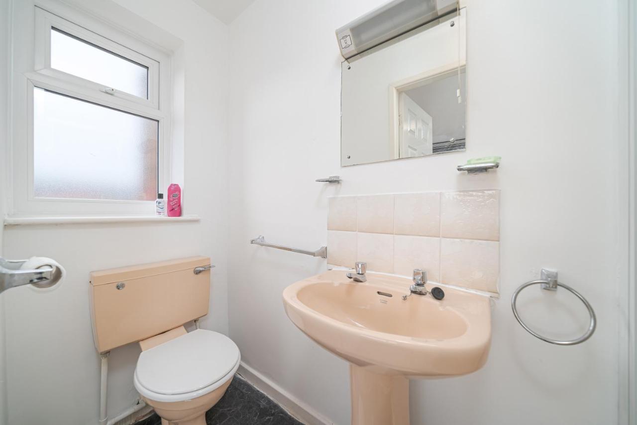 Single Room with Shared Bathroom