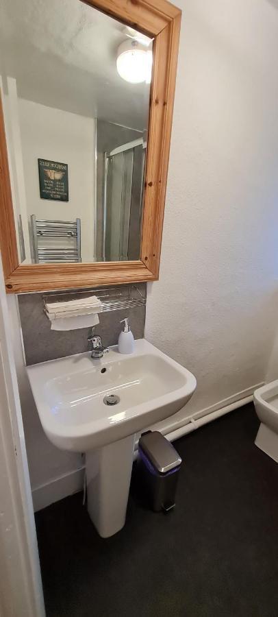 Single Room with Shared Bathroom