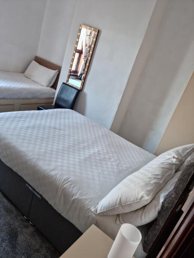 Deluxe Double Room (2 Adults + 1 Child)
