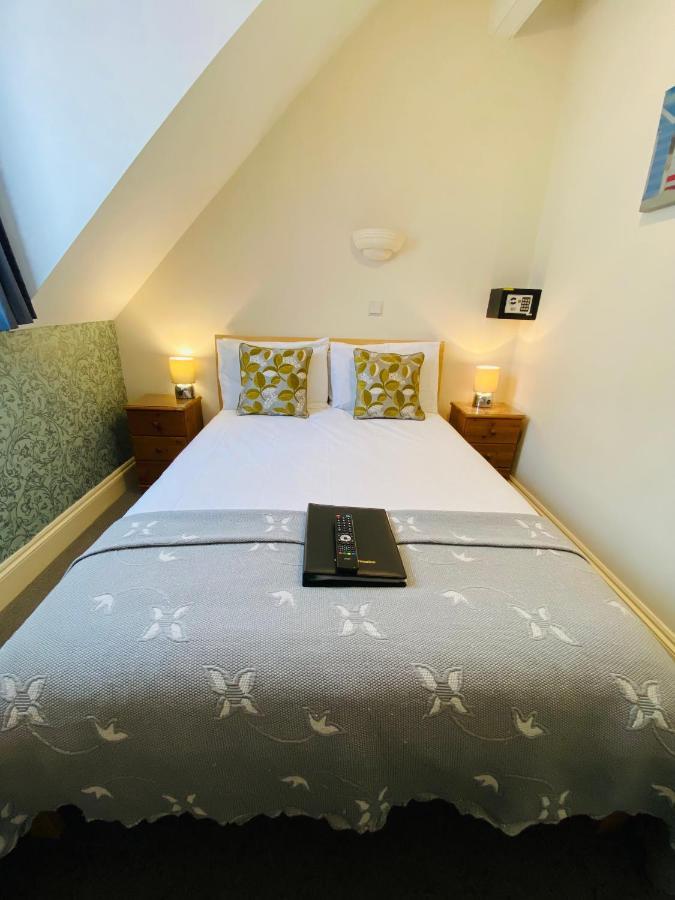 Budget Double Room,1206379201:JPEG