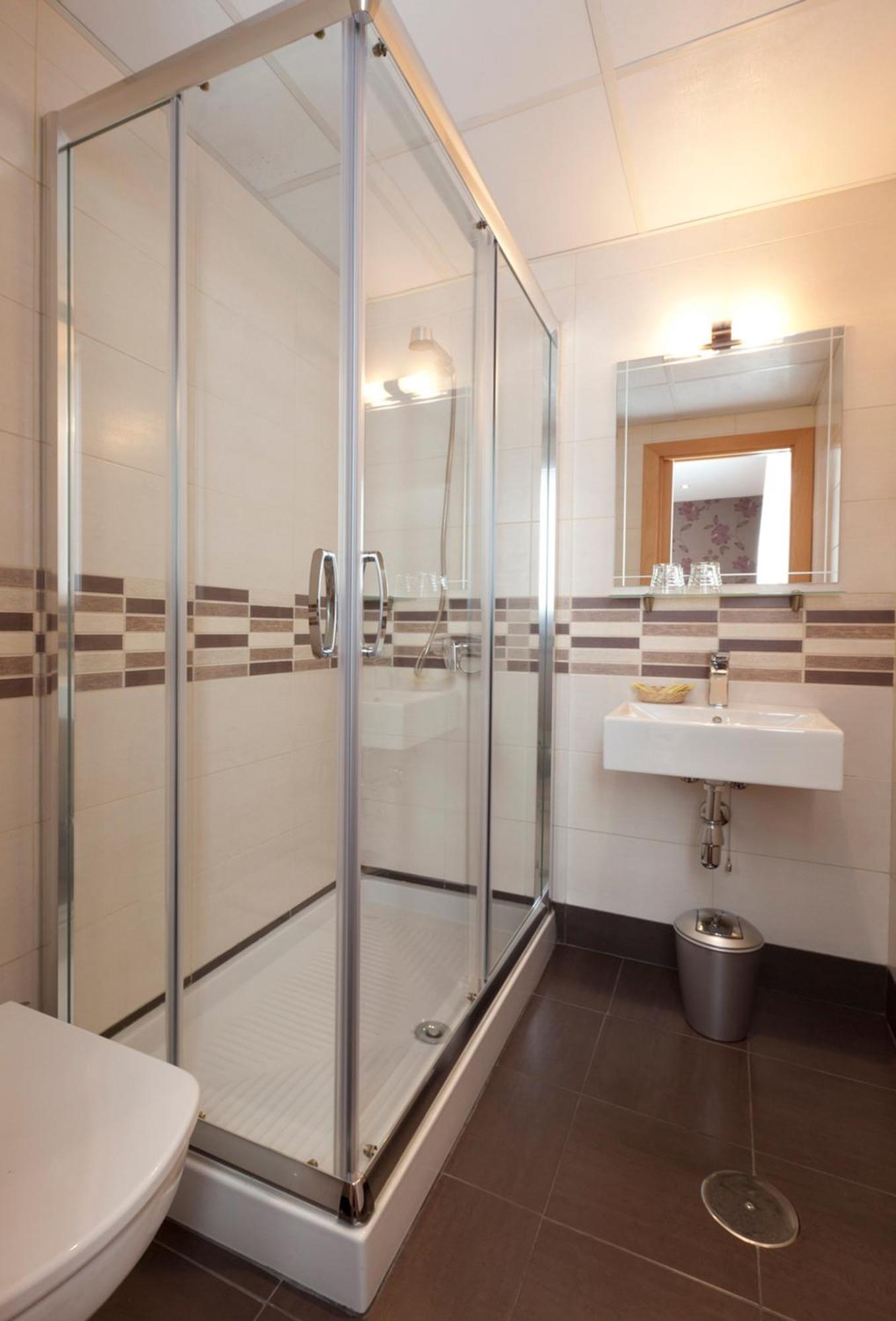 Double Room with Extra Bed (3 Adults)