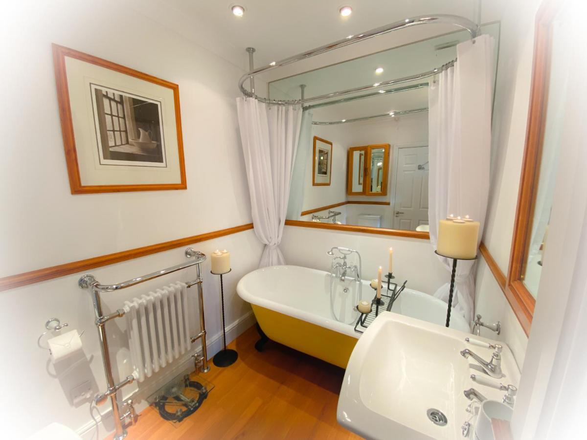 Deluxe Double Room with Bath,1262826898:JPEG