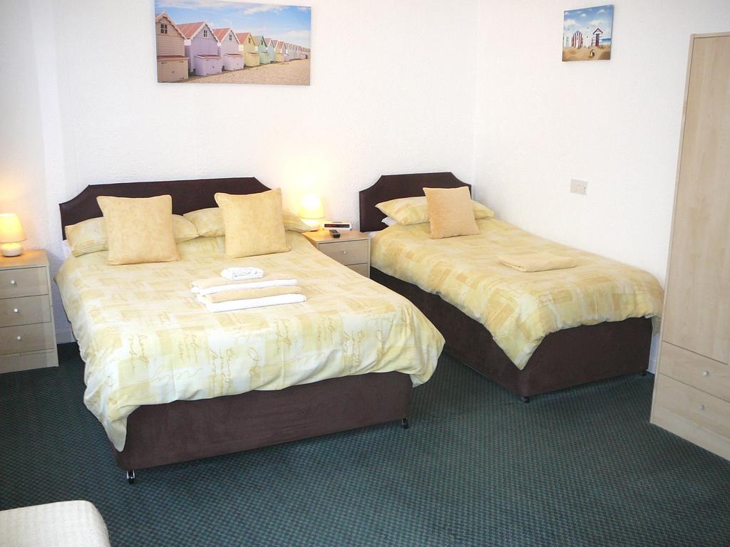 Family Room (2 Adults + 1 Child)