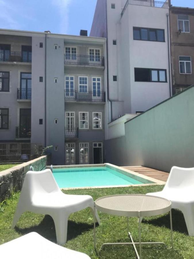 Apartment with Pool View