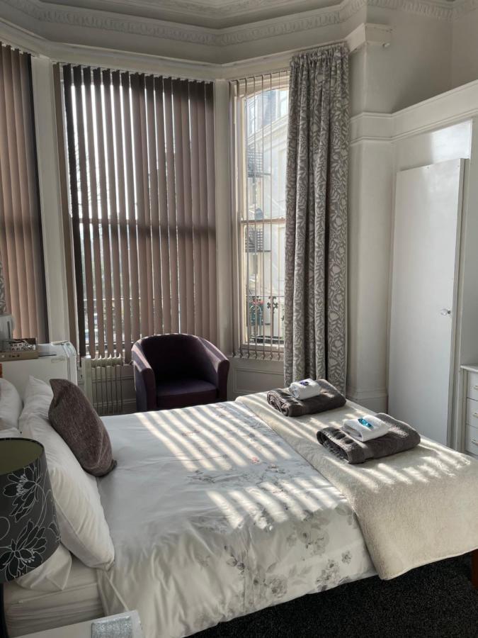 Double Room,1347404945:JPEG