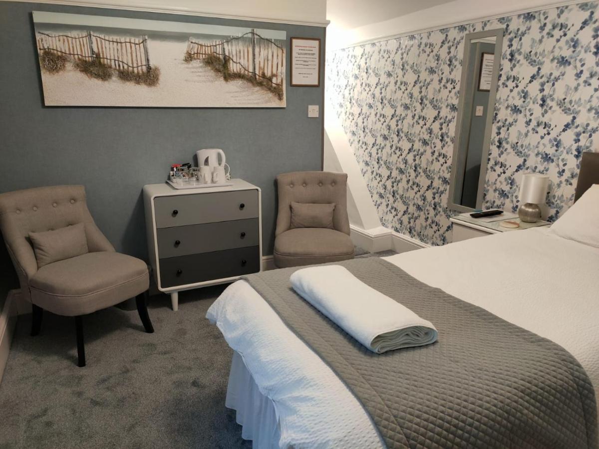 Twin Room with Bathroom