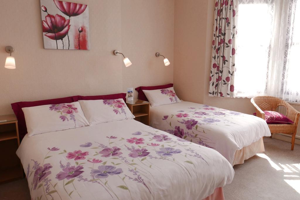 Double or Twin Room with Shower