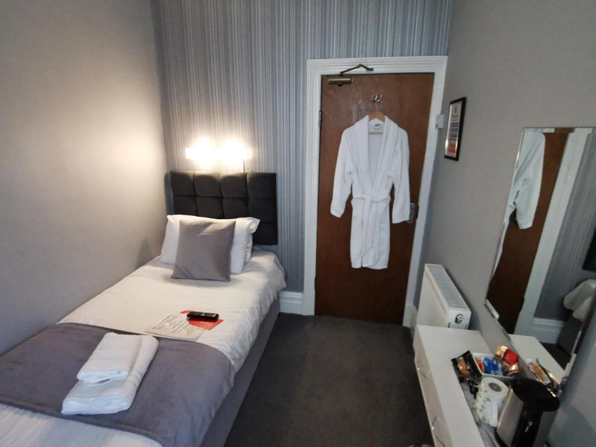 Single Room with Private External Bathroom
