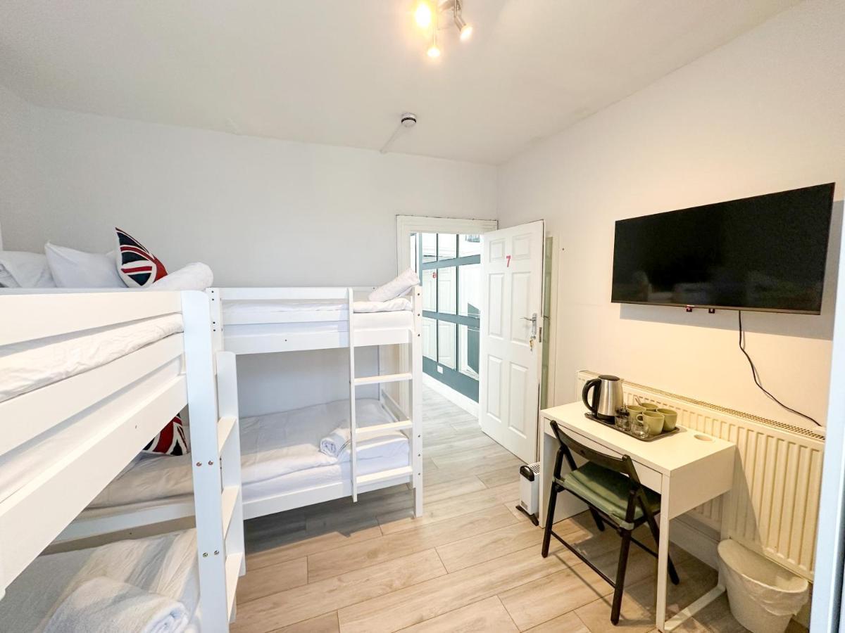 Quadruple Room,1381918709:JPEG