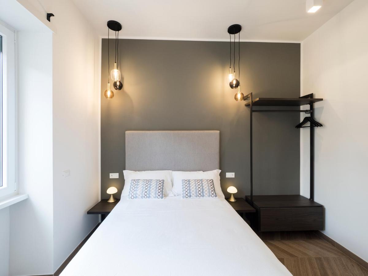 King Room with Roll-In Shower - Disability Access