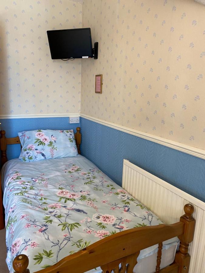 Single Room with Shared Shower and Toilet