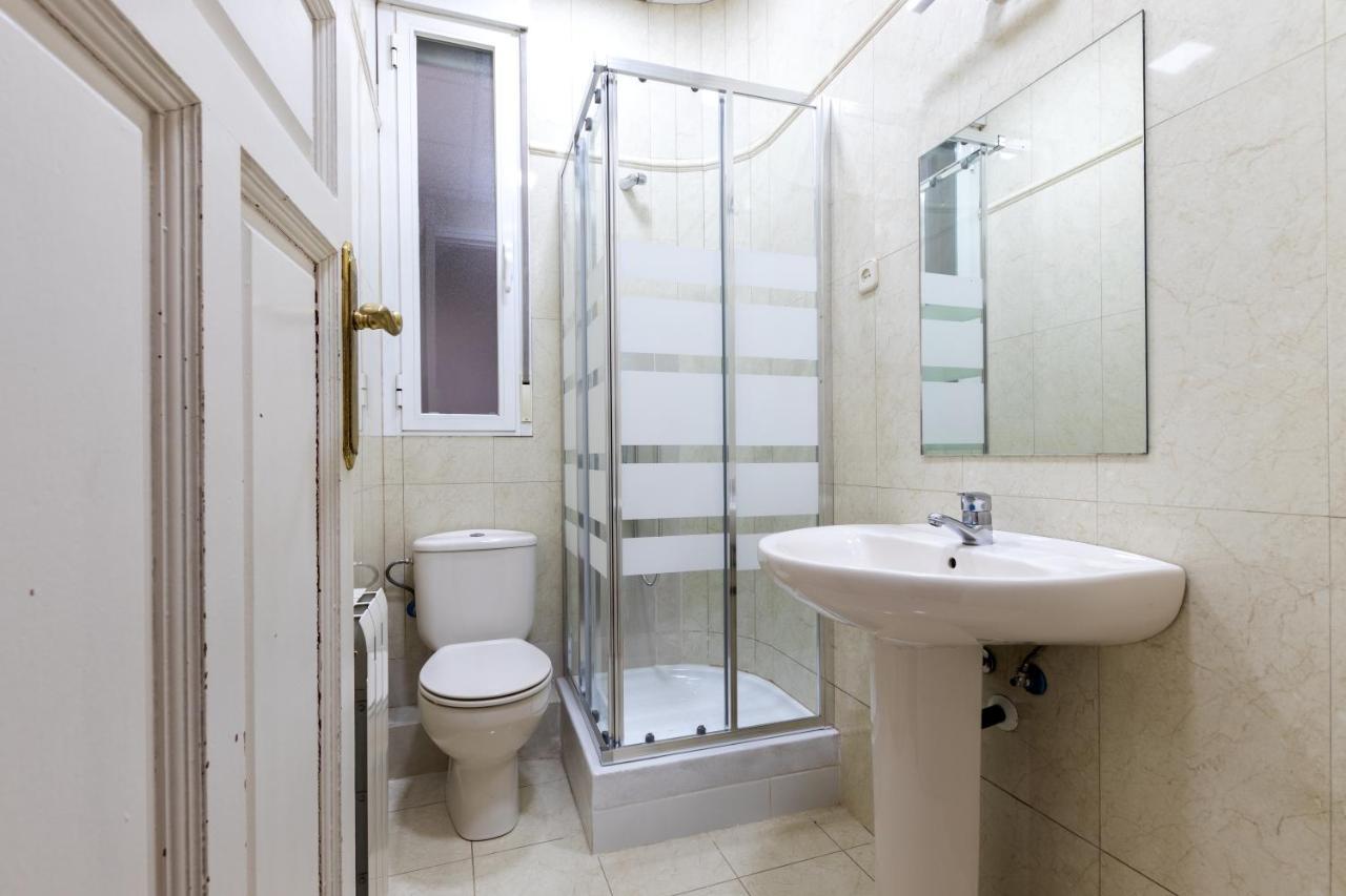 Standard Twin Room with Shared Bathroom