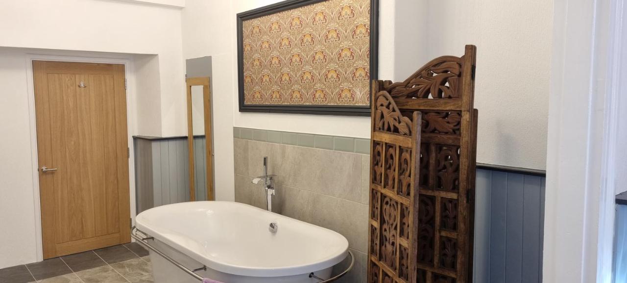 Deluxe Queen Suite