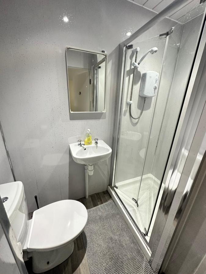 Twin Room Shower,1476451846:JPEG