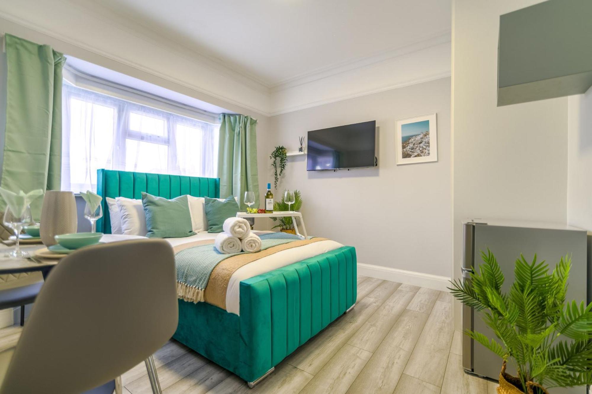 Deluxe Queen Room