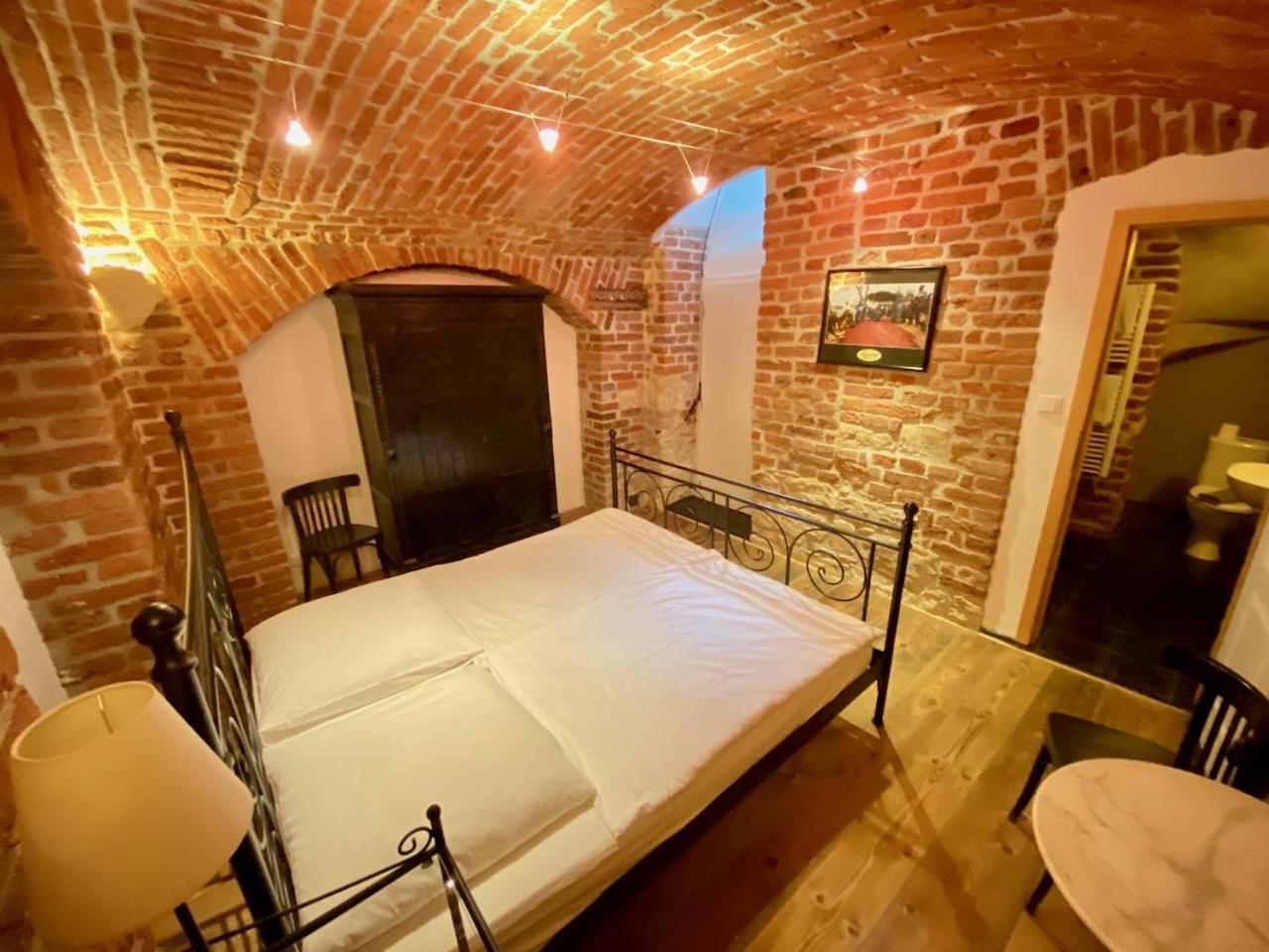 Economy Double Room - Basement