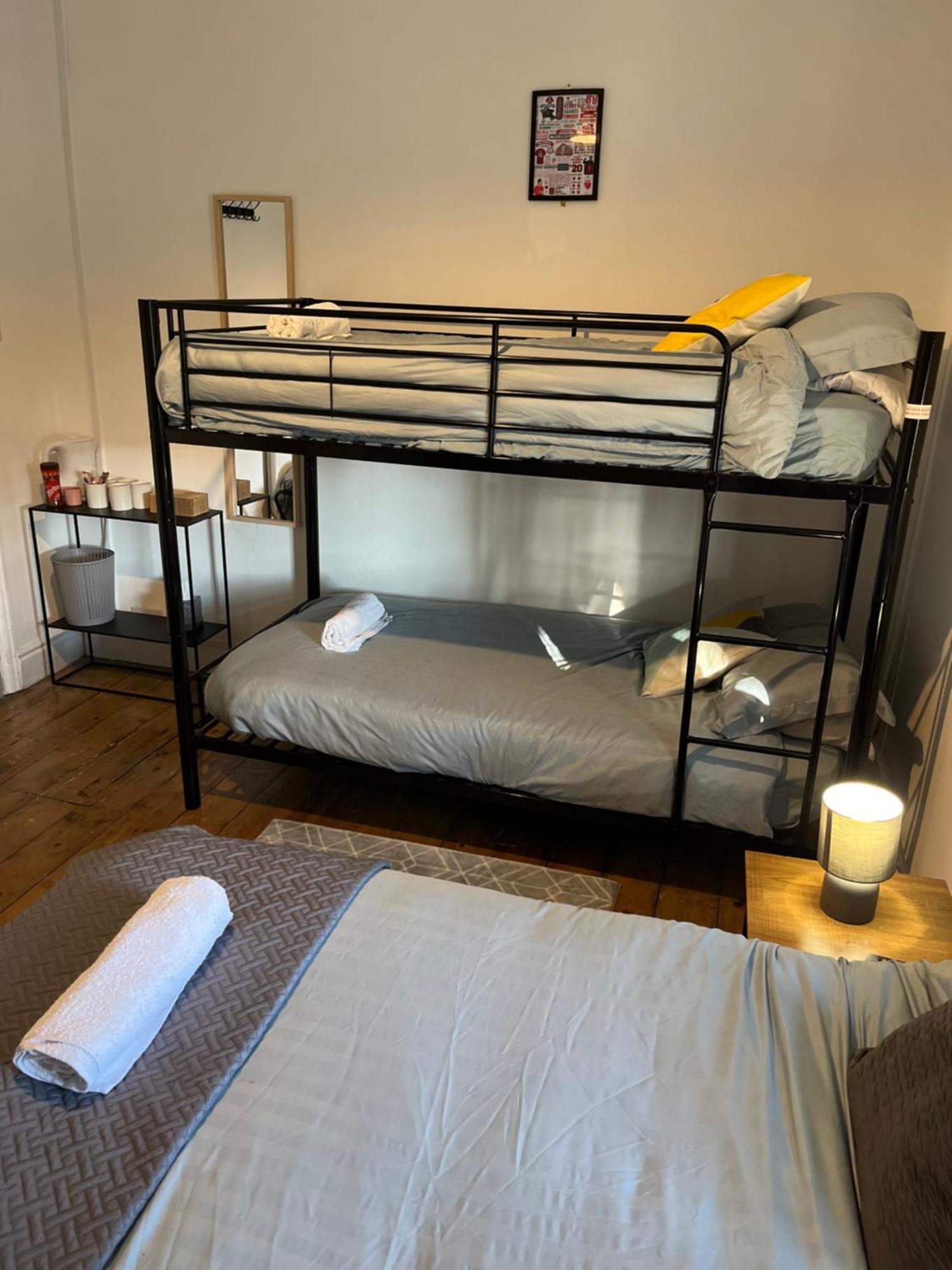 Basic Triple Room with Shared Bathroom
