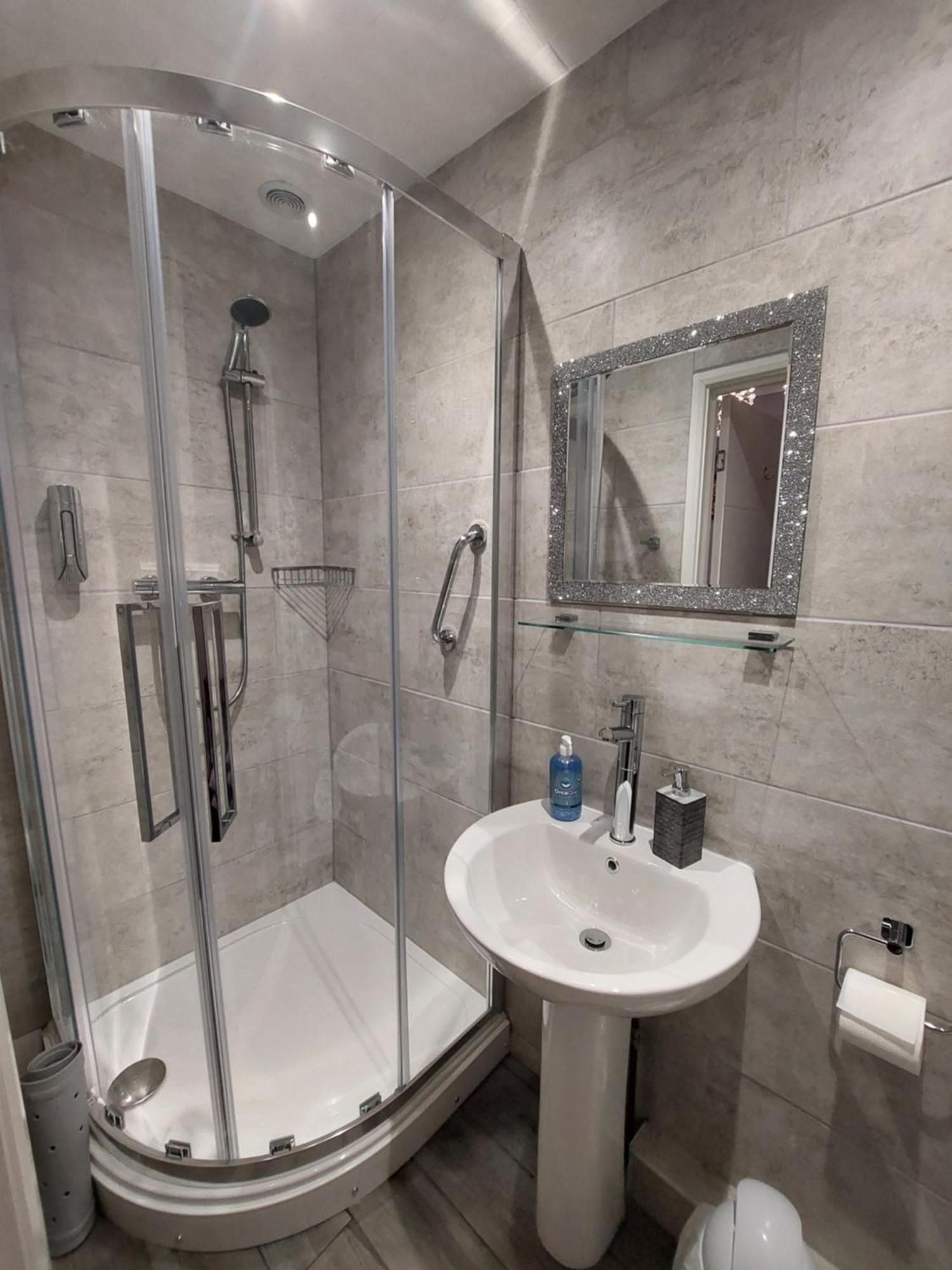 Double Room Private Bathroom,1658763654:JPEG