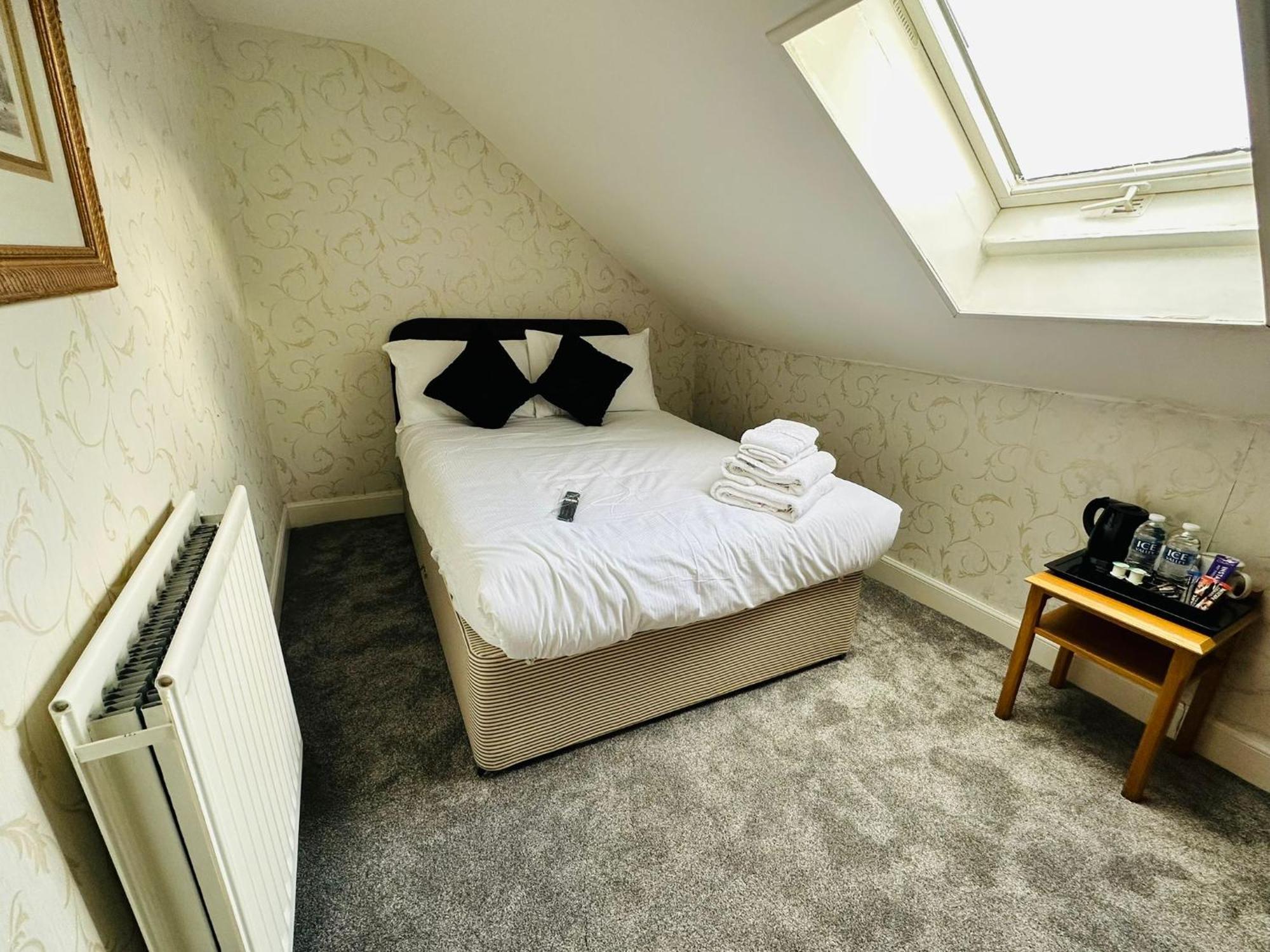 Small Double Room,1549994596:JPEG