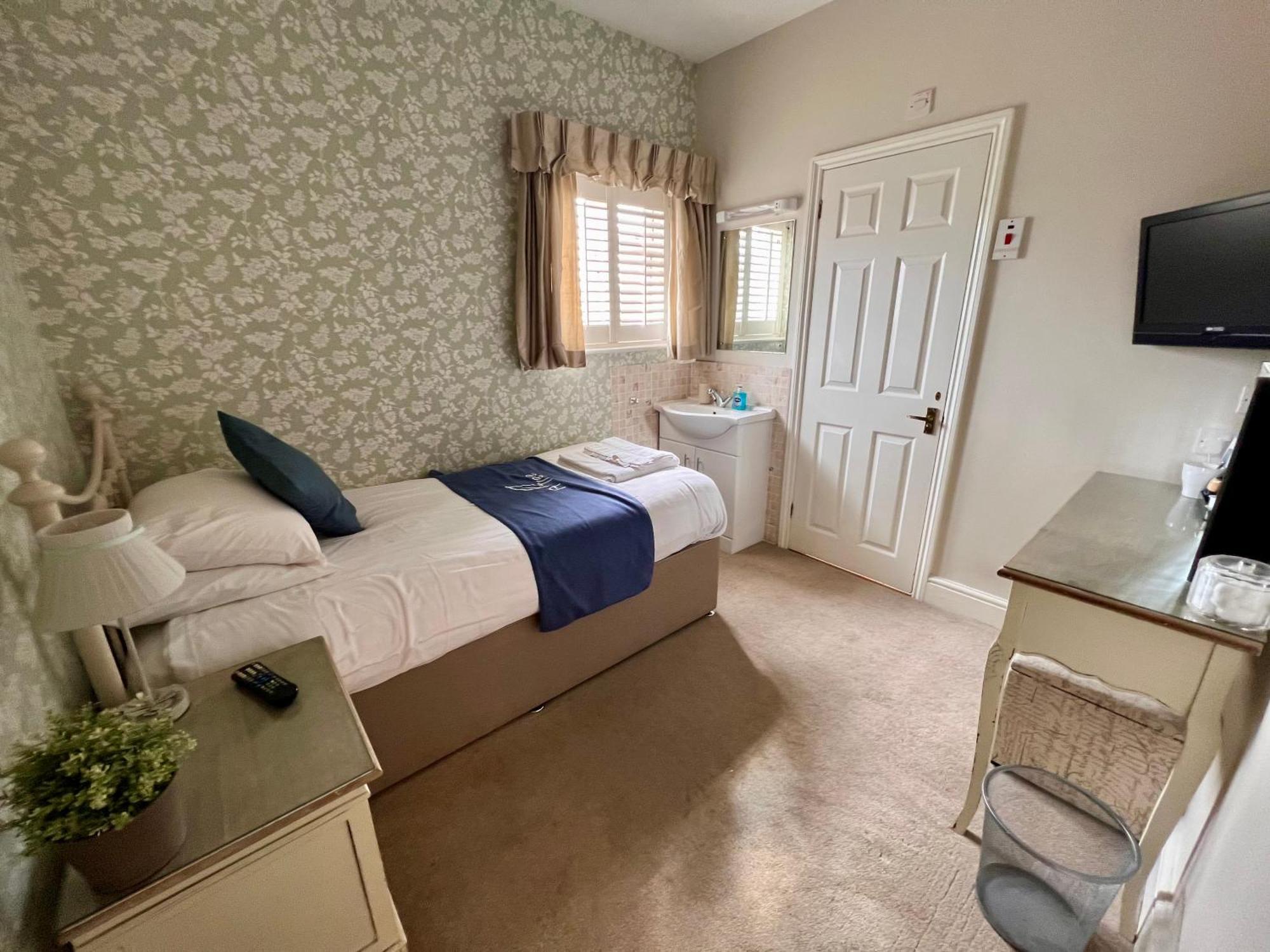 Single Room with Private Bathroom