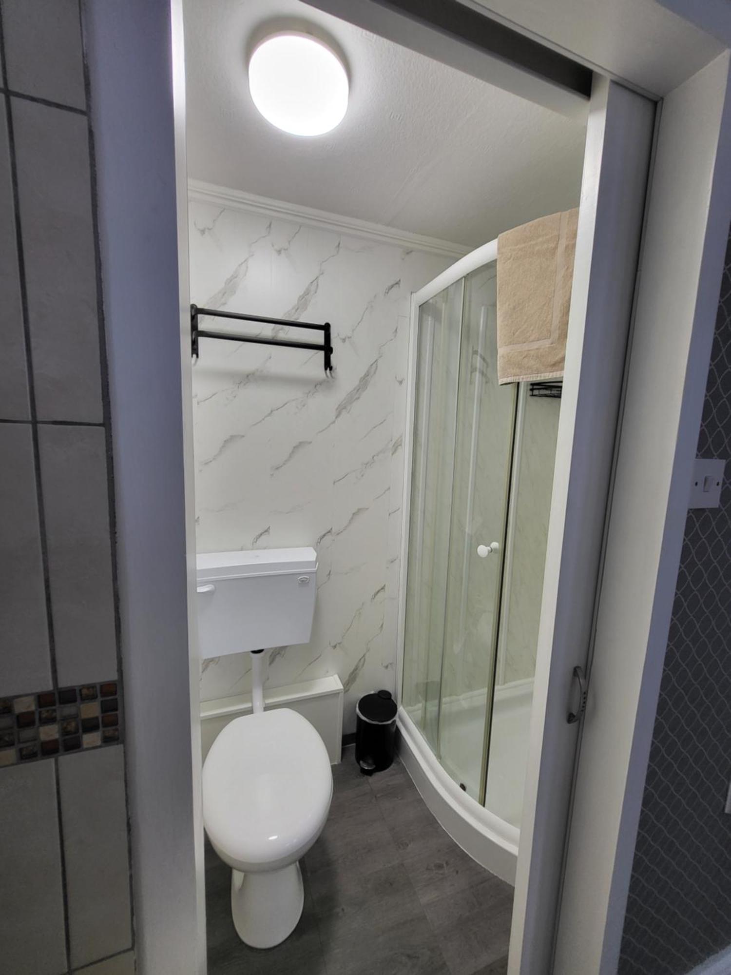Twin Room,1584396143:JPEG