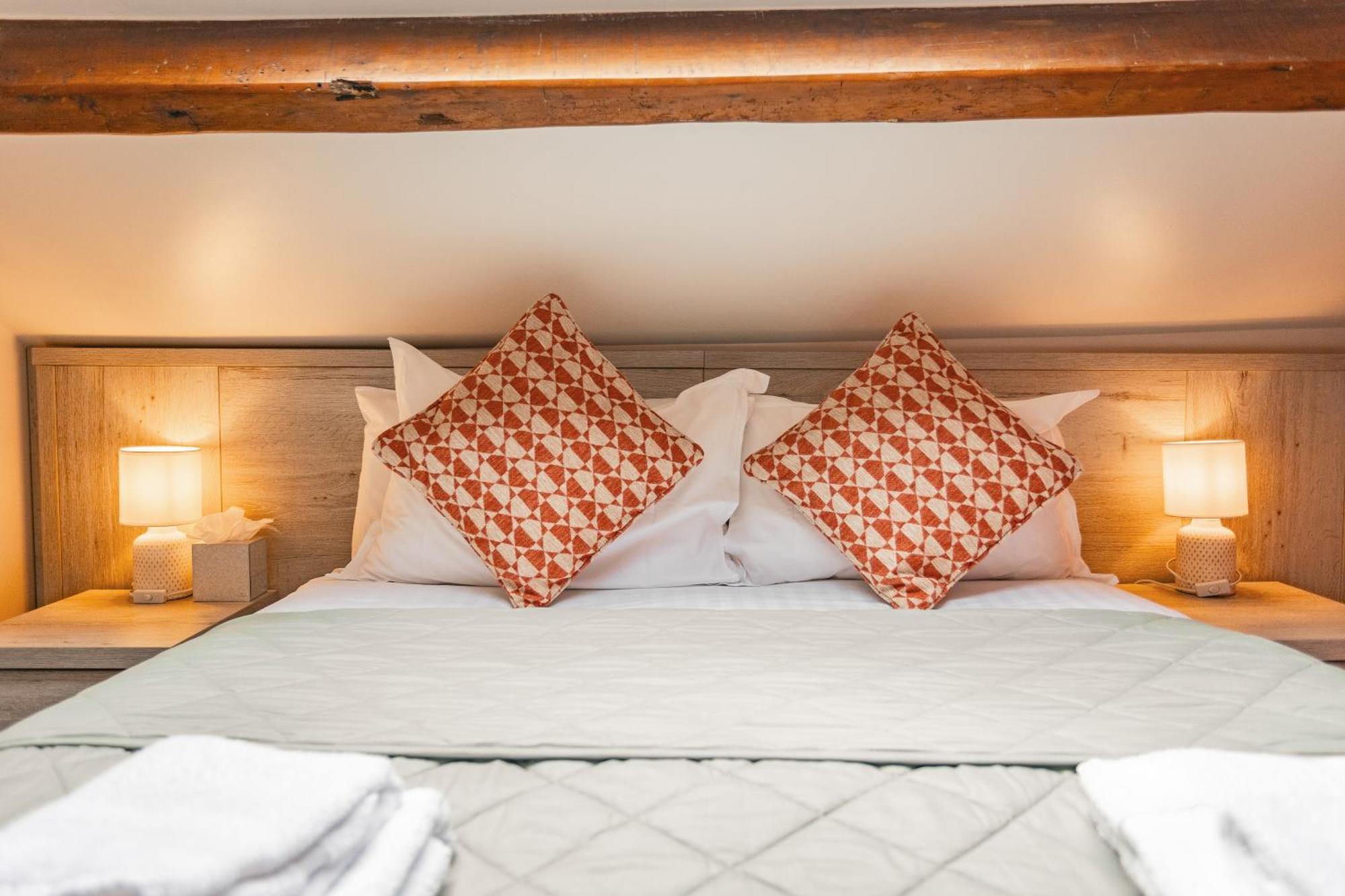 Double Room,1594686009:JPEG