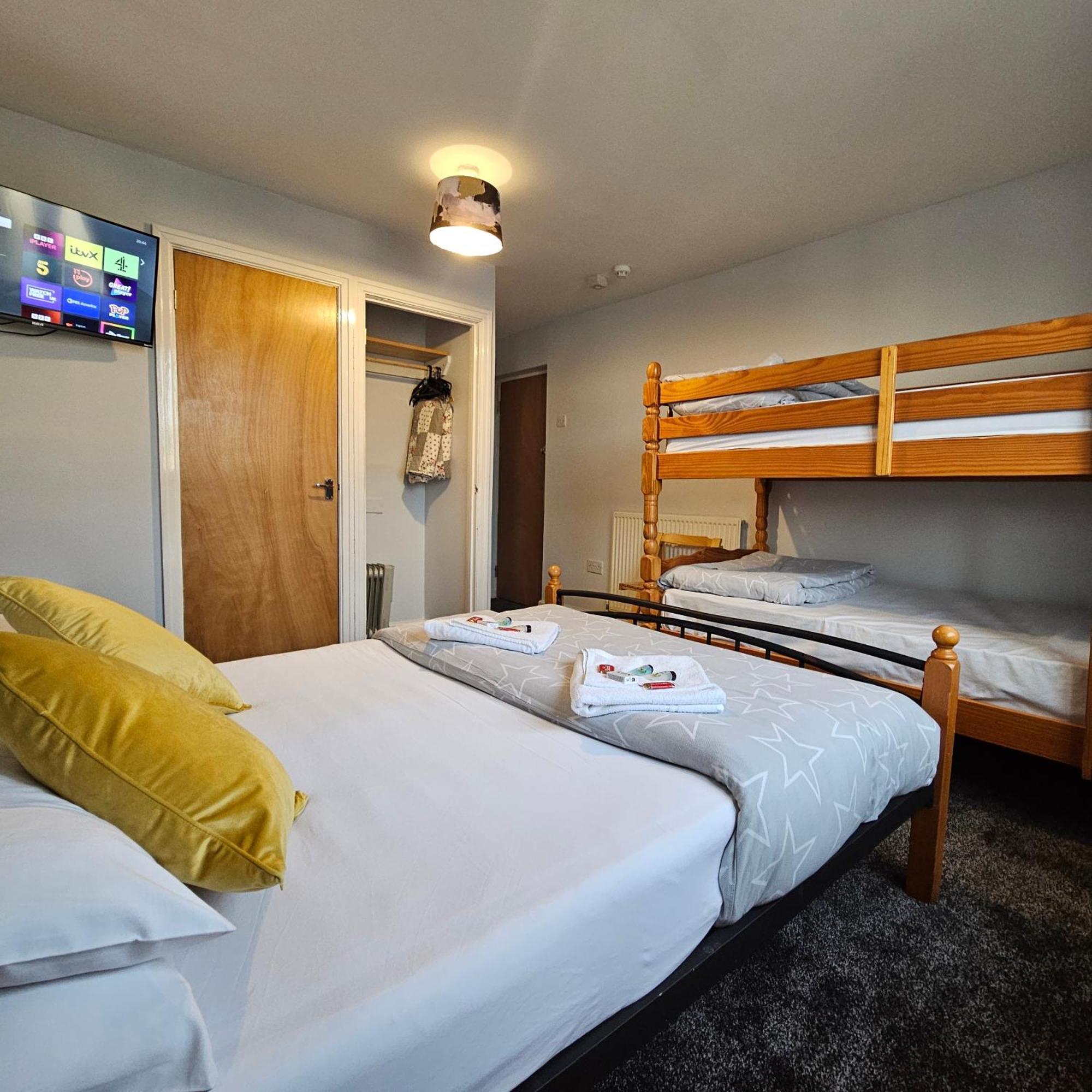 Family Room (2 Adults + 2 Children)