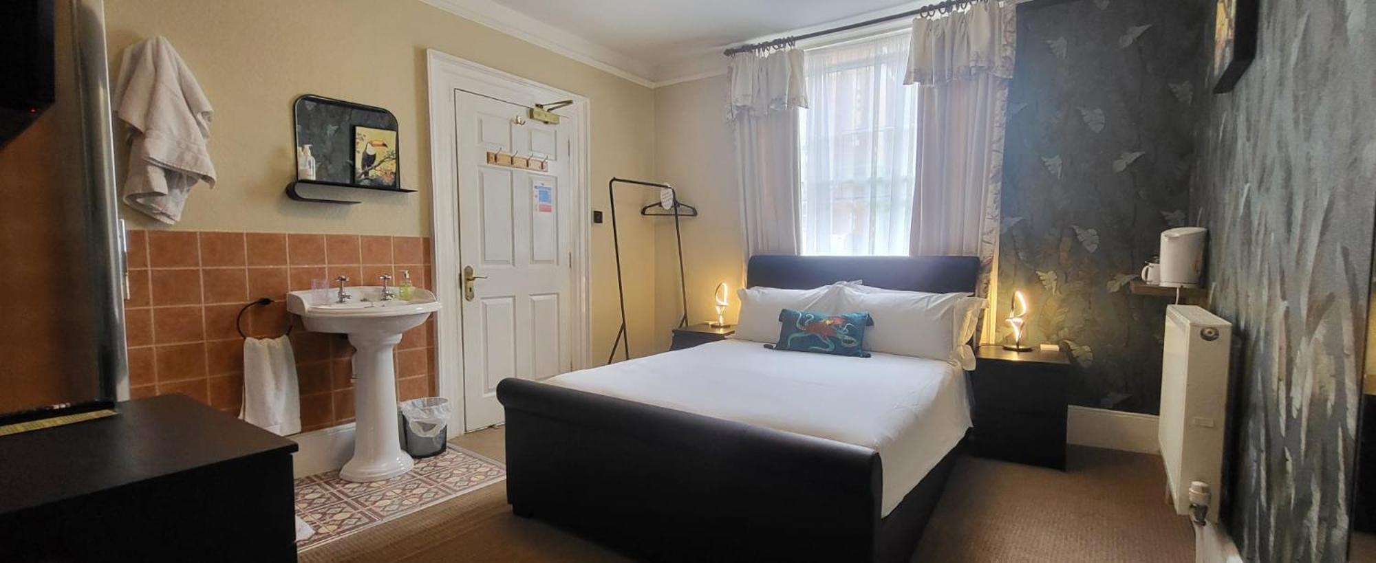 Small Double, EnSuite Shower, SHARED Toilet