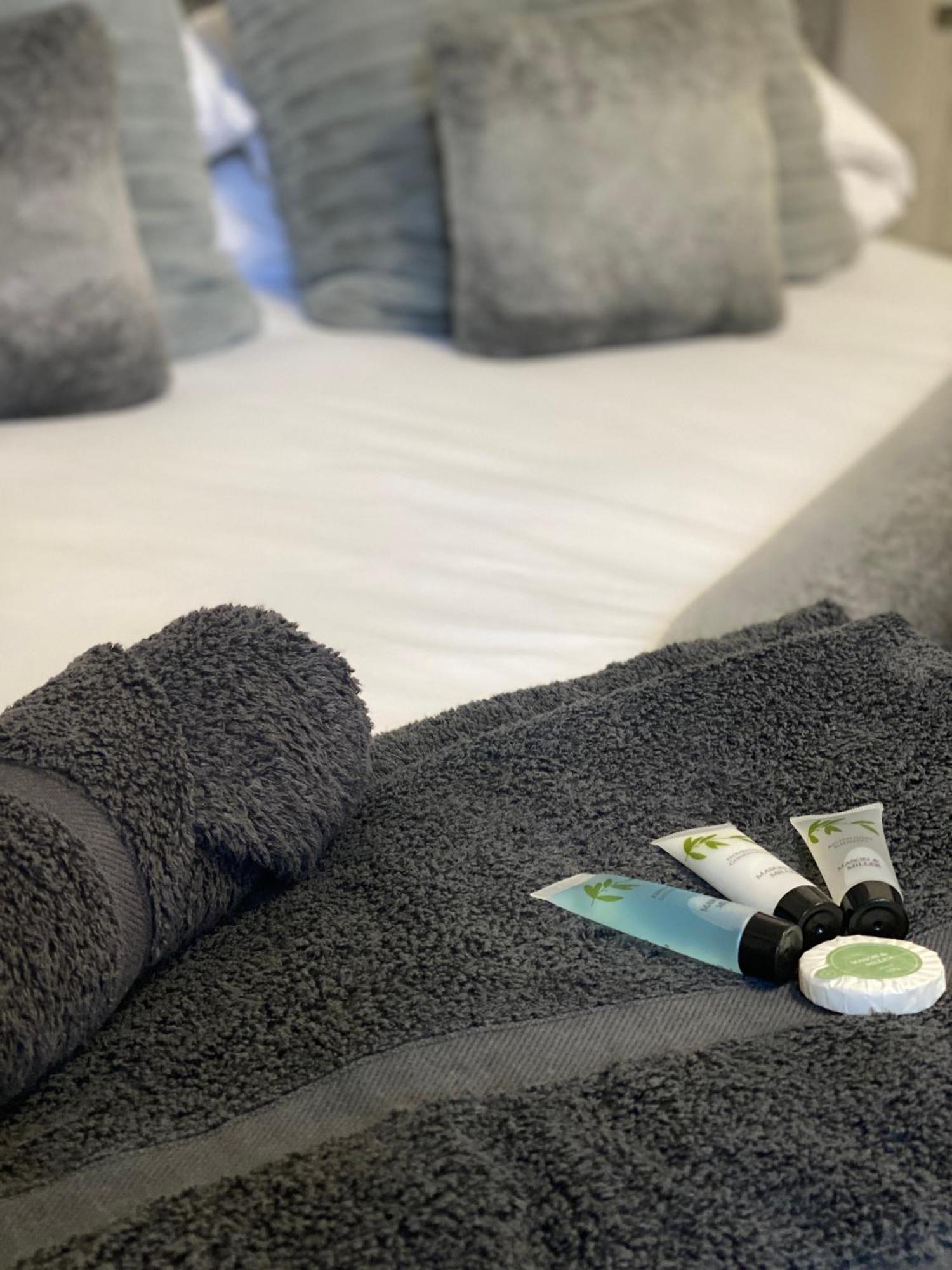 Deluxe Double Room with Shower