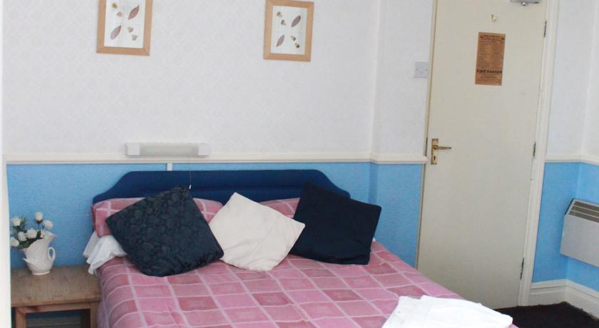 Family Room (2 Adults + 2 Children)