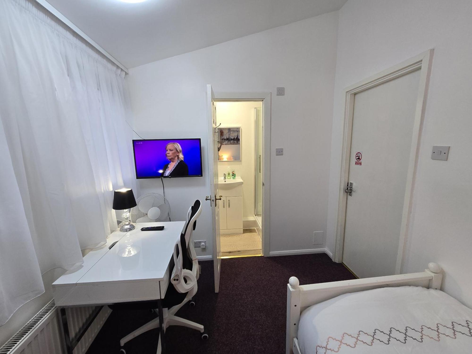 Standard Single Room Shower,1315604224:JPEG