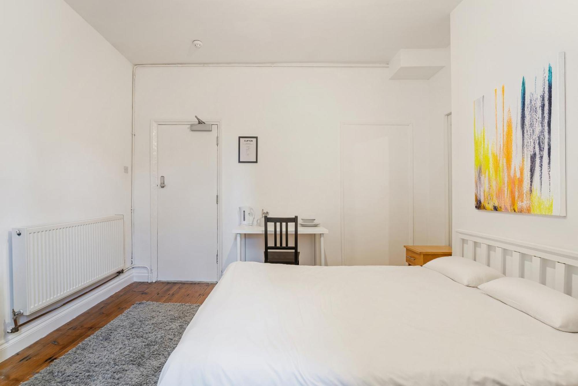 Large Double Room with Shared Bathroom
