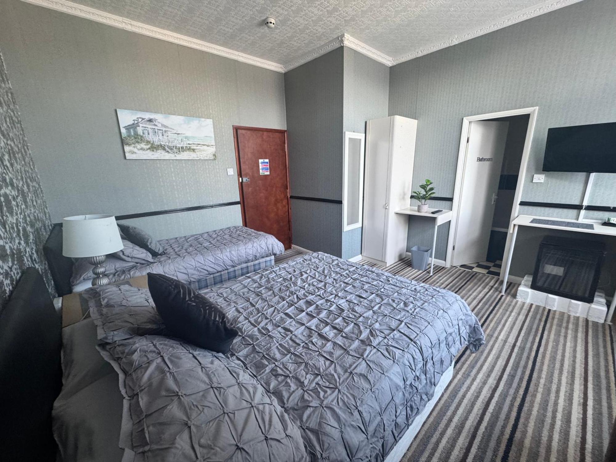 Triple Room,1657307330:JPEG