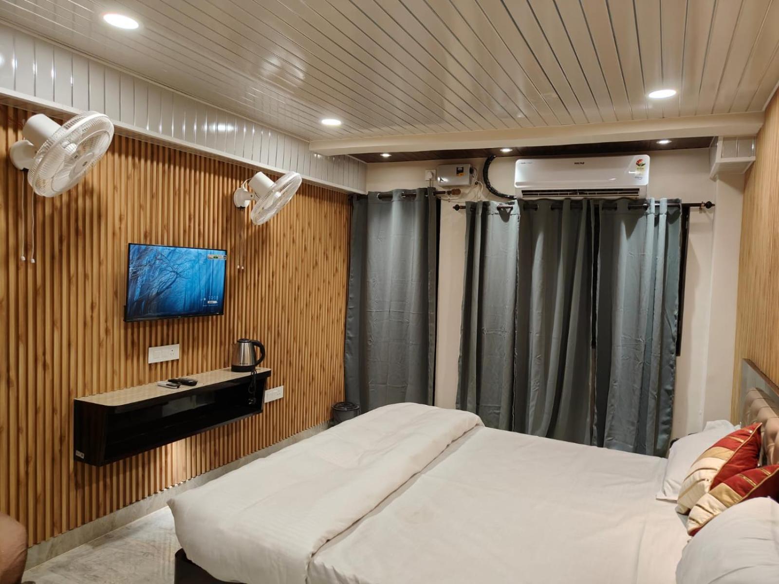 Double Room with Private Bathroom