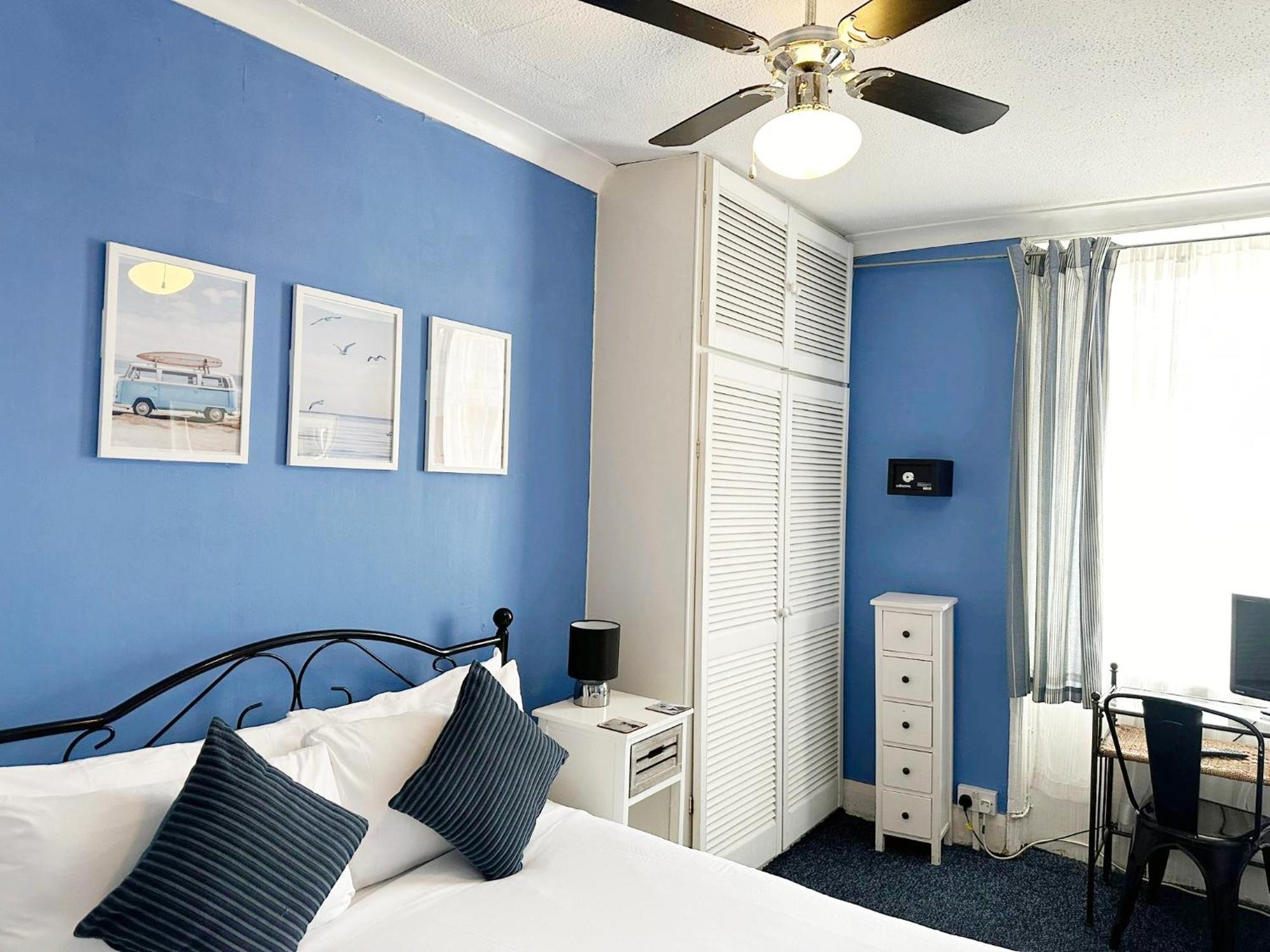 Double Room with En-Suite Bathroom