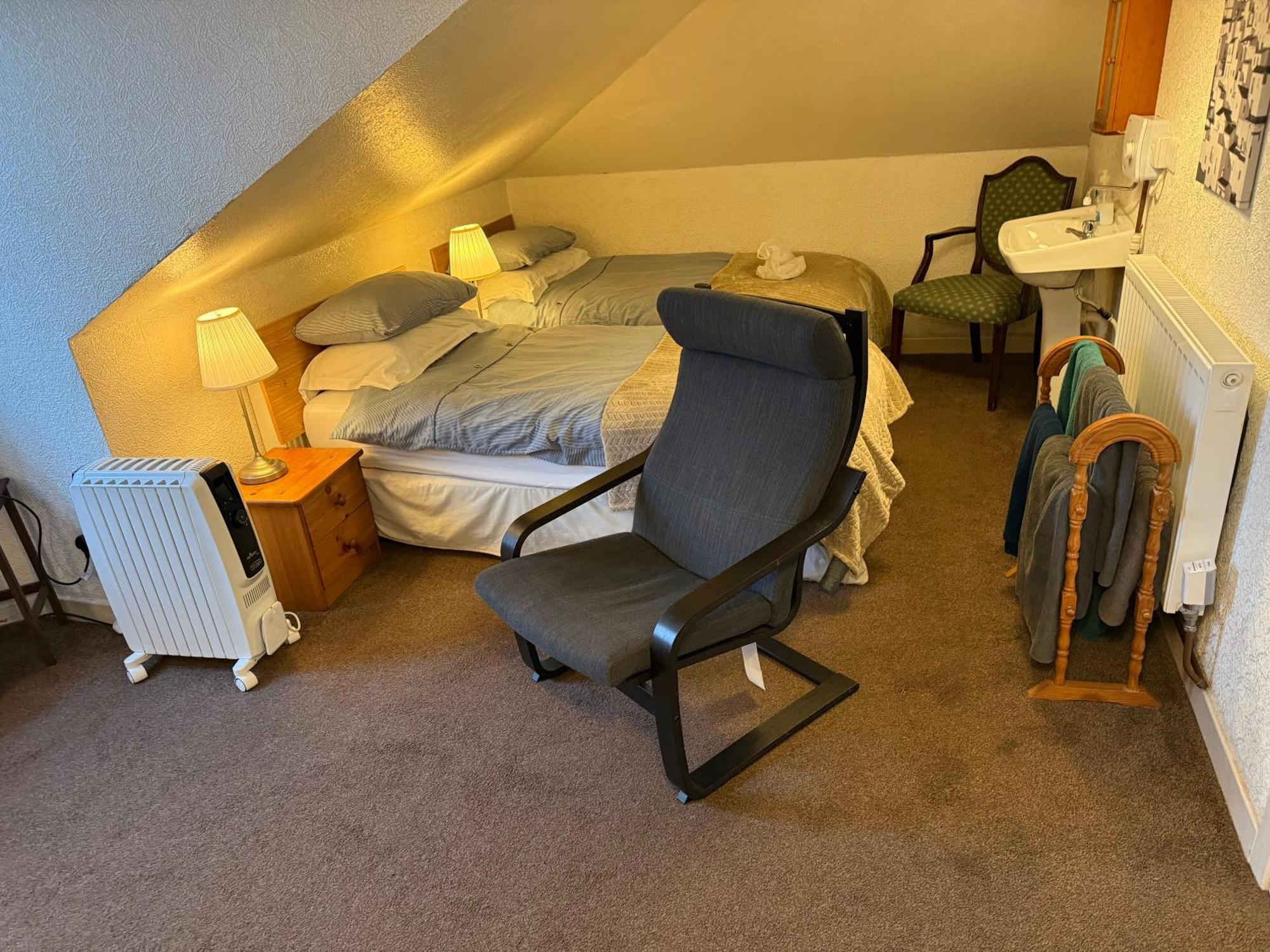 Basic Triple Room,1705078361:JPEG