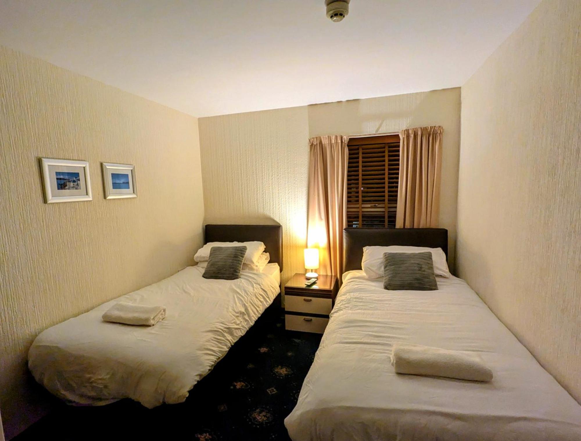 Twin Room with Private Bathroom