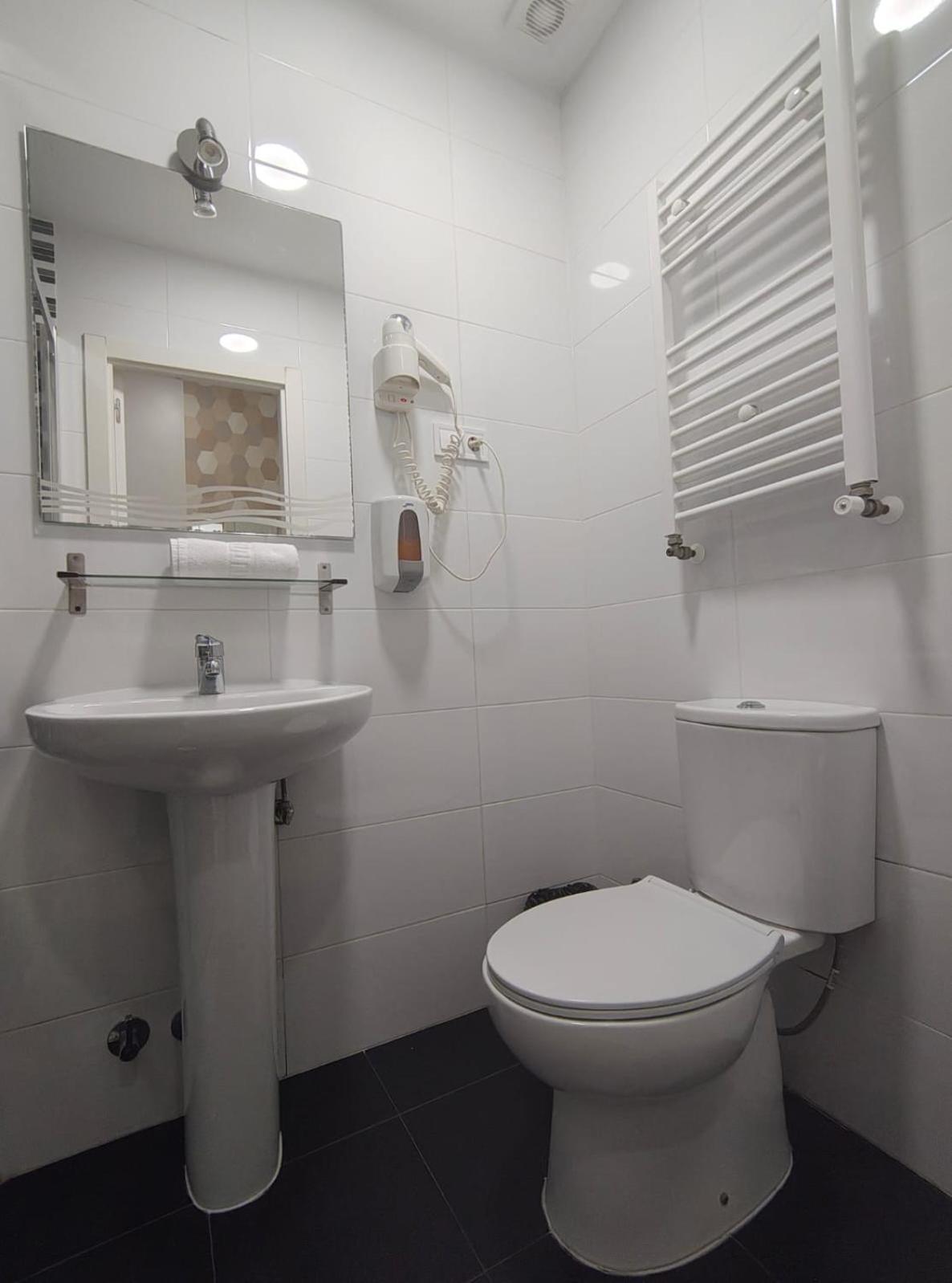 Twin Room with Private Bathroom