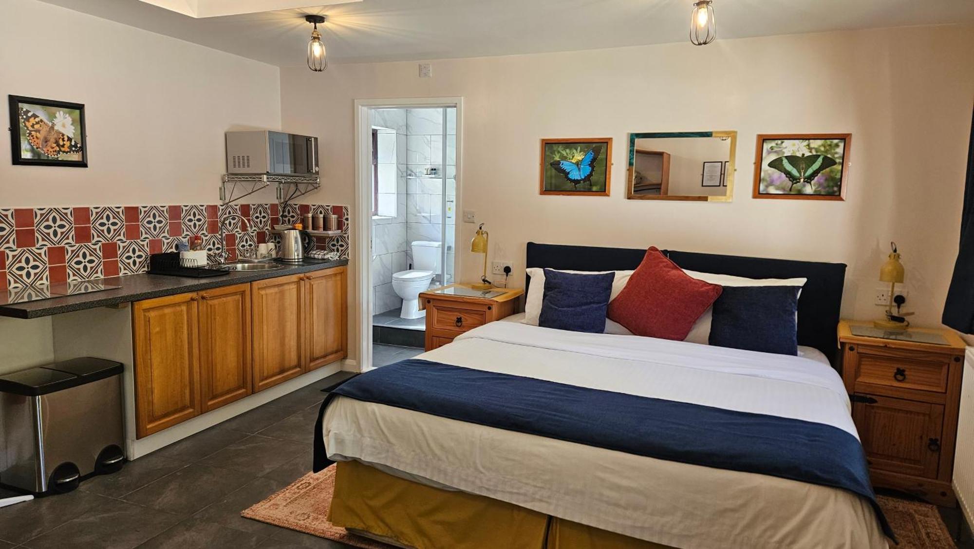 Deluxe Double Room with Shower
