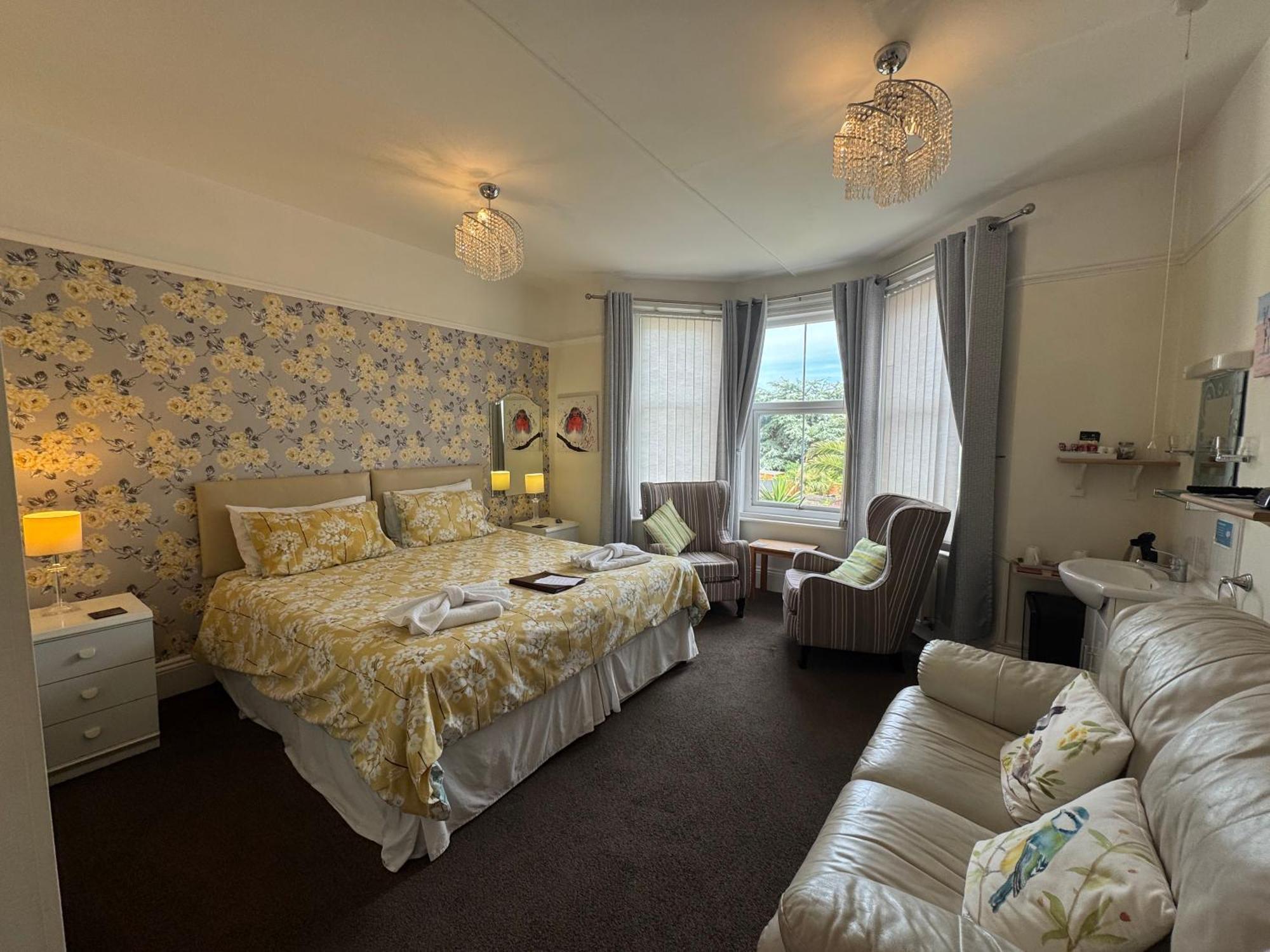 Deluxe Double Room with Shower