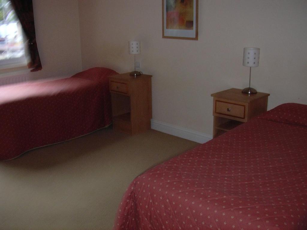 Family Room (2 Adults + 2 Children)