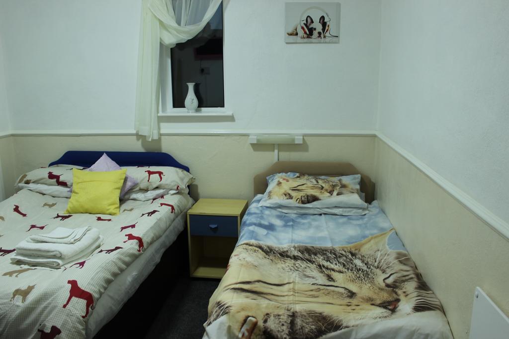Family Room (2 Adults + 1 Child) with street view