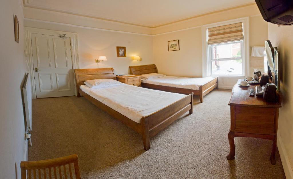 Twin Room with Shared Bathroom